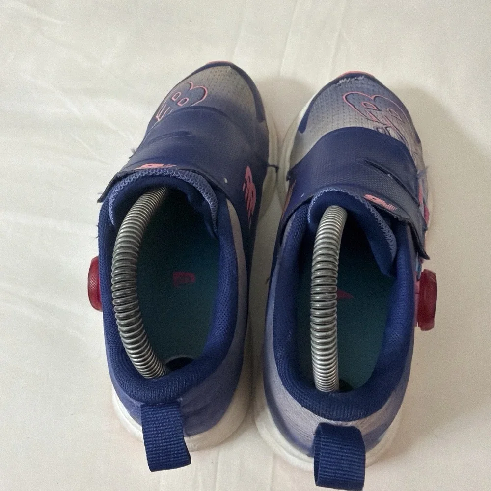 New Balance Size 5 Youth Or Women's Sz 6 Sneakers Blue‎ and Pink Athletic Design